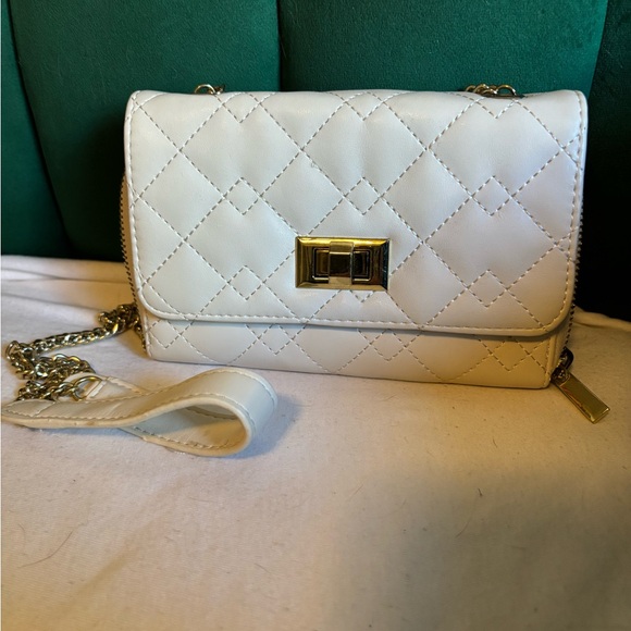 Elegant Cream Quilted Crossbody Bag - Picture 2 of 4